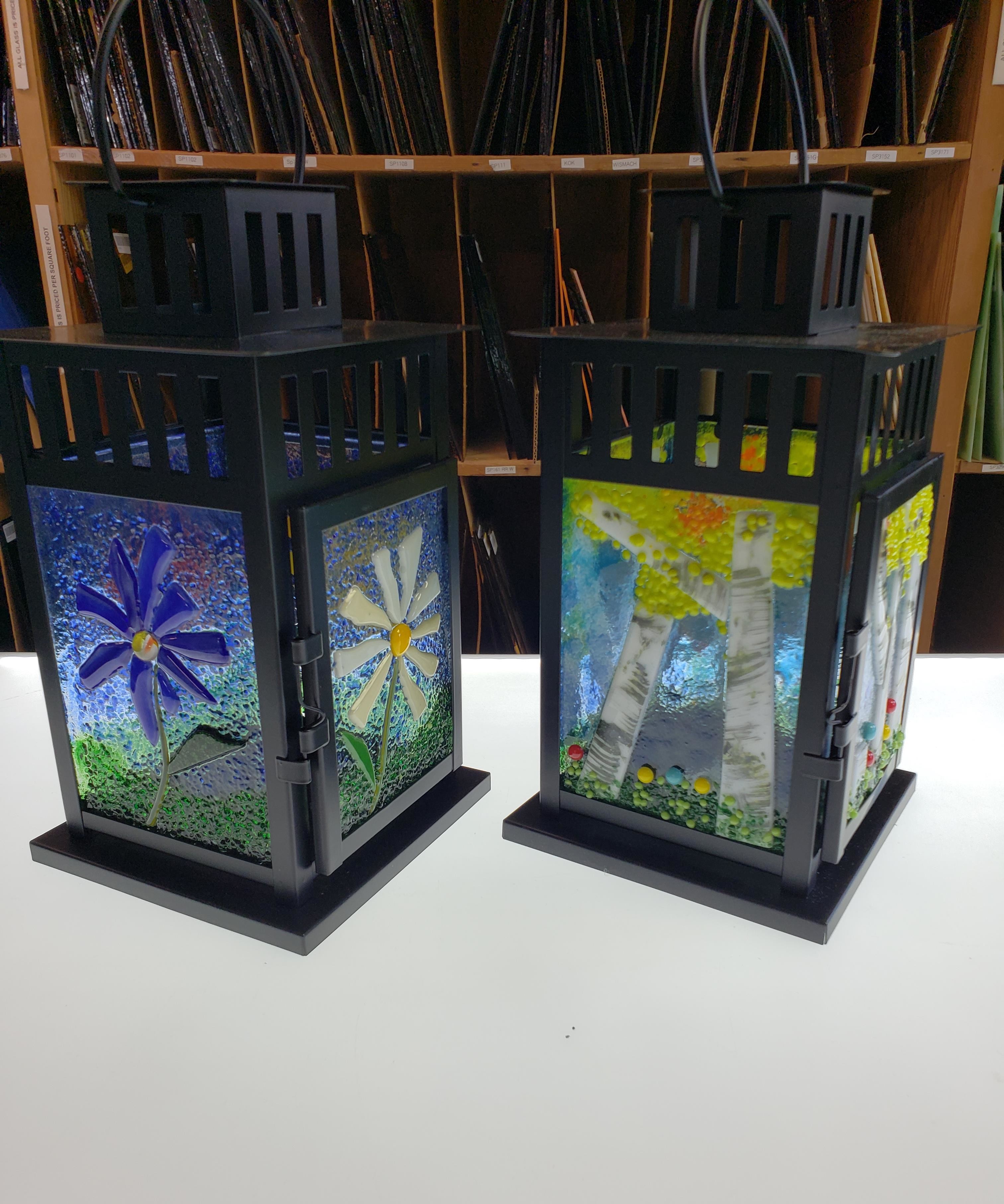 <strong><span style="font-family:arial black,sans-serif"><span style="font-size:22.0pt">Fused Glass Lantern</span></span></strong>
