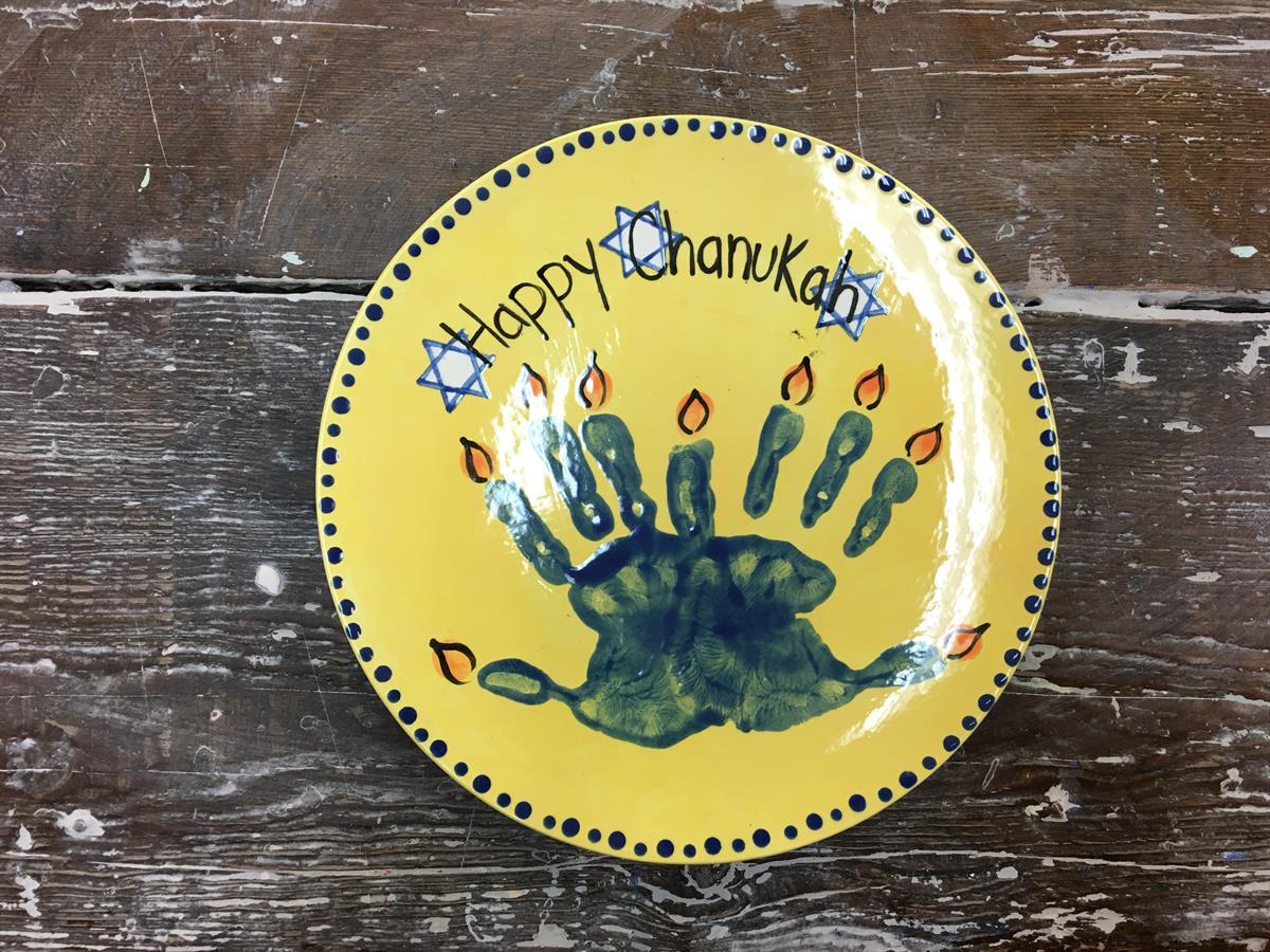 <span style="font-size:36px">Menorah Handprint Plate Mommy and Me Class</span>